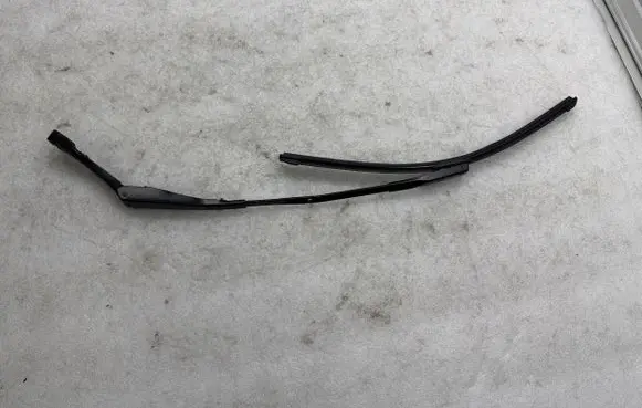 Tesla Model Y Windshield/front glass wiper blade 149024600C 180013