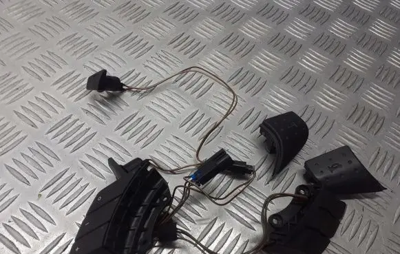 Opel Corsa C Steering wheel buttons/switches 09185419
