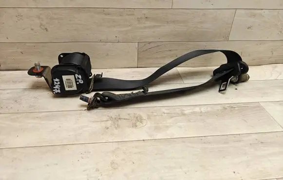 Hyundai Tucson JM Rear seatbelt 898202E001
