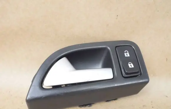 Volvo V50 Front door interior handle 8679156 A3314