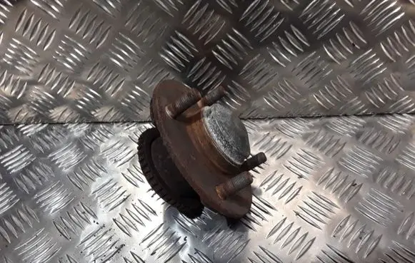 Nissan Almera N16 Rear wheel hub