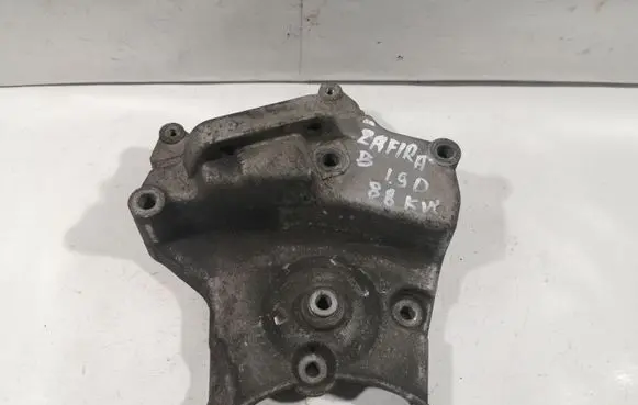 Opel Zafira A Engine mounting bracket 55192649