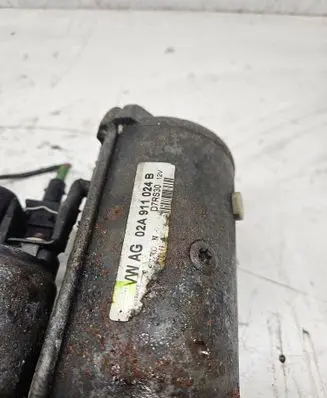 Volkswagen Golf IV Starter motor 02A911024B D7RS30