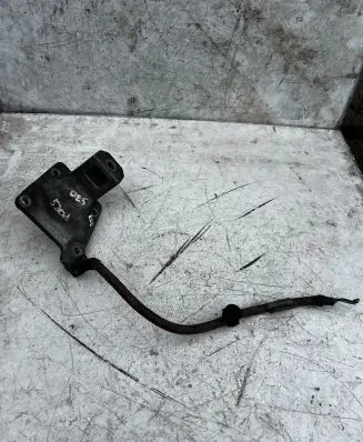 BMW 5 E39 Engine mounting bracket 109607611 1096076 1737755