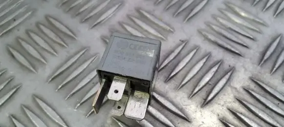Audi A2 Other relay 8d0951253 v23134-j52-x300