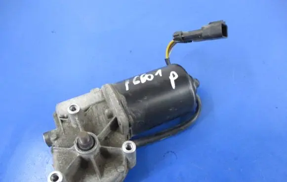 Opel Zafira A Front wiper linkage and motor