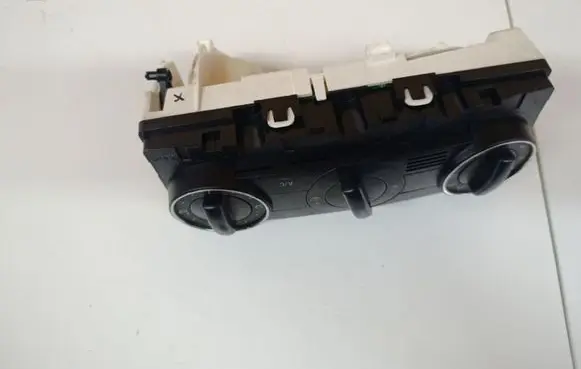 Mercedes-Benz B W245 Climate control unit A1699000900