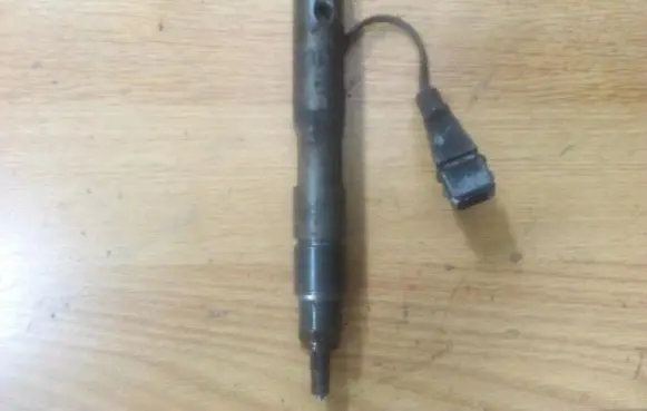 Renault Kangoo I Fuel injector 0432193754