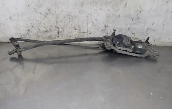Volkswagen Touareg I Front wiper linkage 