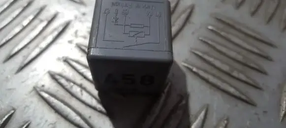 Volkswagen Golf V Other relay 1k0906381 v23134-b52-x426