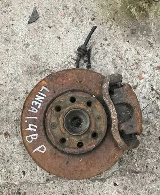 Front wheel hub spindle knuckle