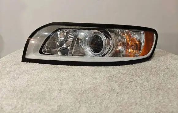 Volvo V50 Headlight/headlamp 