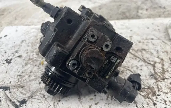 Opel Vivaro Fuel injection high pressure pump 0445010234 6213416 8201024003
