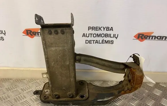Mercedes-Benz E W211 Front bumper mounting bracket