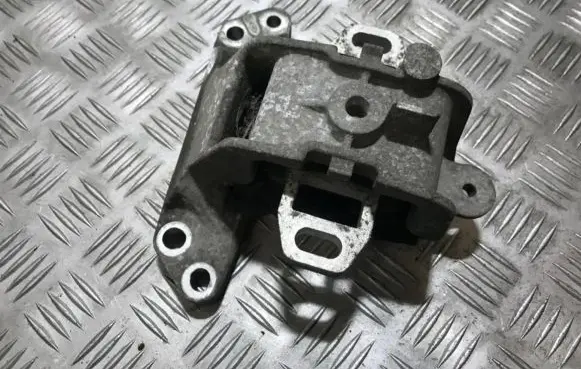 Citroen C5 Engine mount bracket