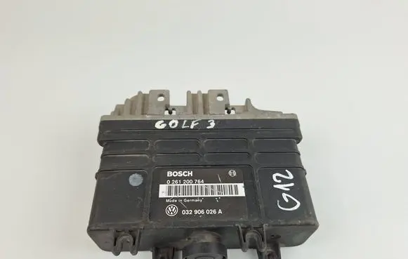 Volkswagen Golf III Engine control unit/module 032906026A 0261200764