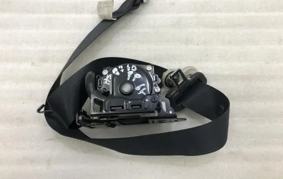 Mazda 6 Front seatbelt