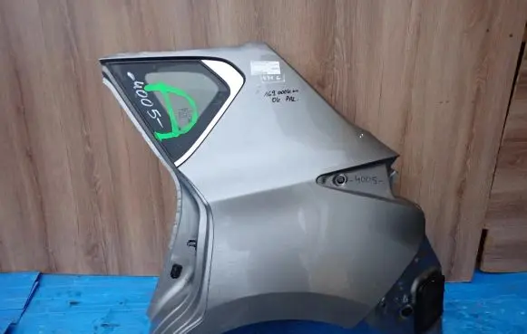 Nissan Pulsar Fender