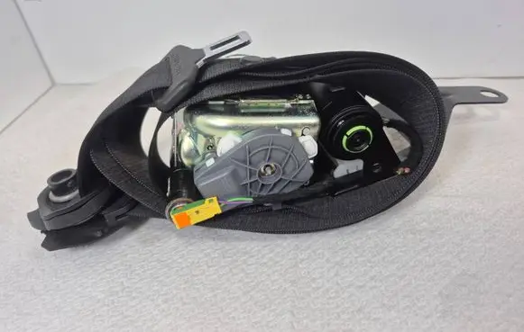 Mercedes-Benz E W212 Front seatbelt 636872000A S235ZH62533
