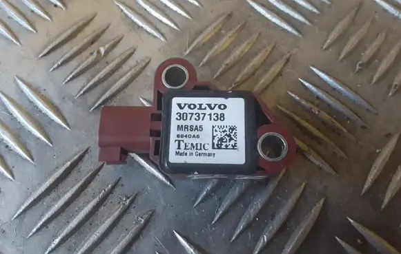Volvo V50 Airbag deployment crash/impact sensor 30737138 MRSA58840A6
