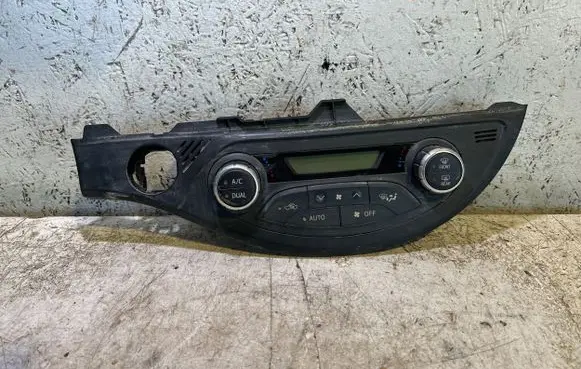 Toyota Yaris Climate control unit 75F206