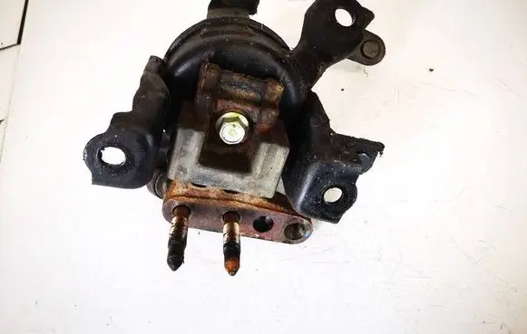 Toyota Corolla Verso E121 Engine mount bracket 