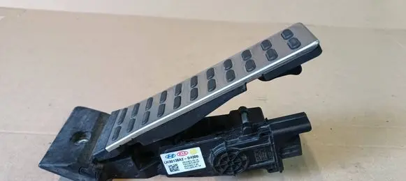 KIA Optima Accelerator throttle pedal 351902E000