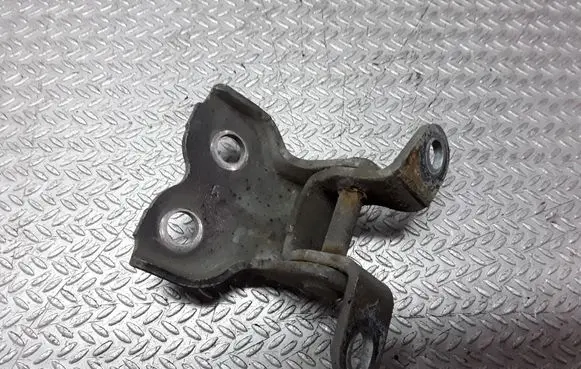 Toyota Avensis T250 Front door lower hinge 