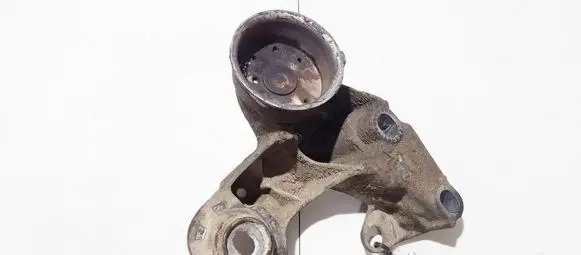 Engine mounting bracket