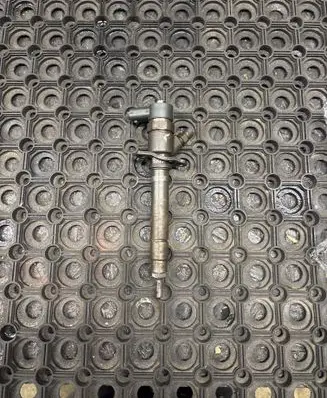 Volvo S60 Fuel injector 30777314
