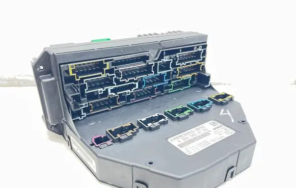 Mercedes-Benz C W204 SAM control unit A2045450169 A2044423900 A2044424000