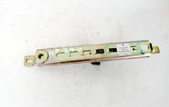 Volkswagen PASSAT B3 Seat belt adjustment rail 701857819 46553245