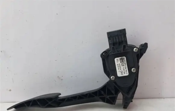 Opel Insignia A Accelerator throttle pedal 13237256