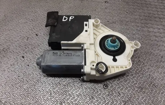Volkswagen PASSAT B6 Front door window regulator motor F005S00296 1K0959792L