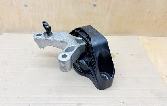 Renault Captur Engine mount bracket 112100024R