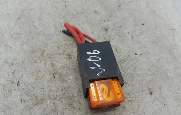 BMW 5 E39 Fuse 611383736789 83736789