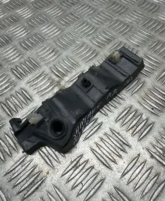 Front bumper mounting bracket