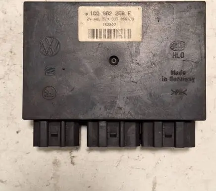 Volkswagen Golf IV Comfort/convenience module 5ZA00795600 1C0962258E 152297