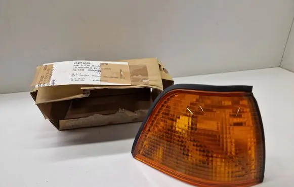 BMW 3 E36 Front indicator light 8353278 63138353278
