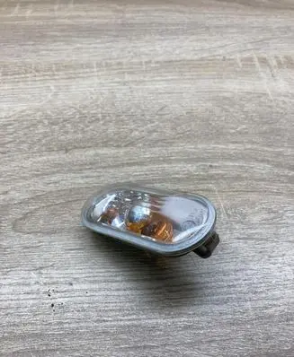Volkswagen PASSAT B5 Front fender indicator light 18A605B WY5W