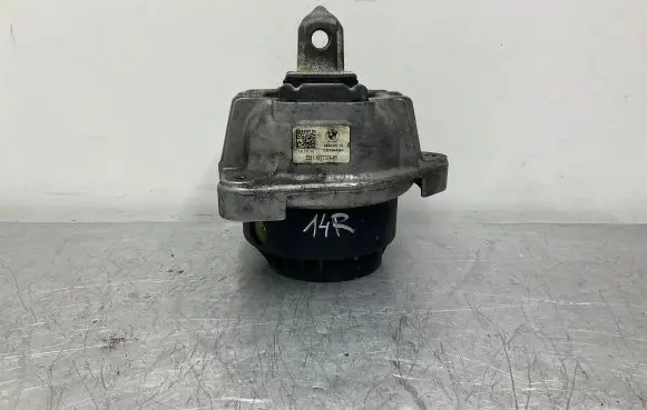 BMW 5 F10 F11 Engine mount bracket 6777374