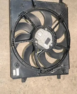 Maserati Levante Radiator cooling fan shroud 5020861