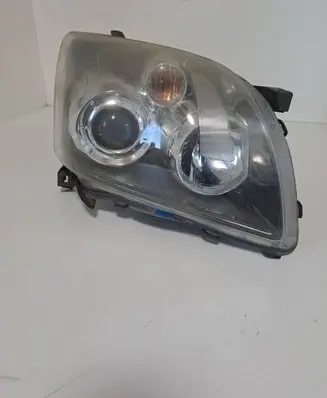 Toyota Avensis T250 Headlight/headlamp 35109