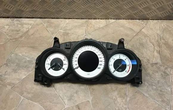 Mercedes-Benz C W204 Speedometer (instrument cluster) A2049005813