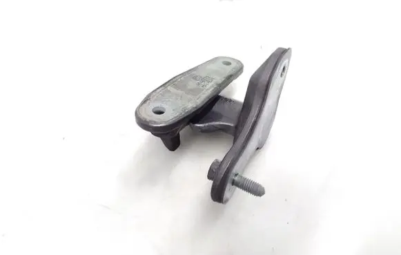 Mercedes-Benz B W246 W242 Front door lower hinge A046572