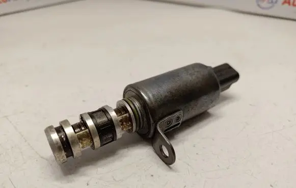 Mini One - Cooper Coupe R56 Camshaft vanos timing valve 7566652 11367566652 11367587760