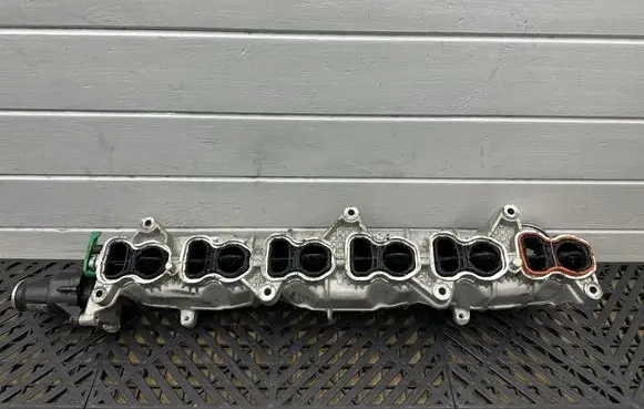 BMW 5 F10 F11 Intake manifold 8515483