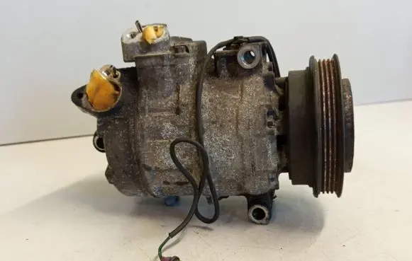 Volkswagen PASSAT B5.5 Air conditioning (A/C) compressor (pump) 8D0260805J 8D0260808