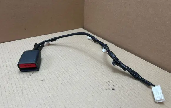 Toyota C-HR I Front seatbelt buckle 1129788