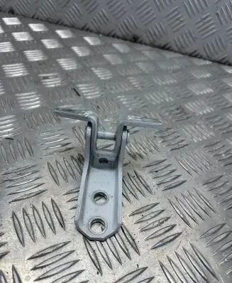 Mitsubishi Outlander Rear door lower hinge